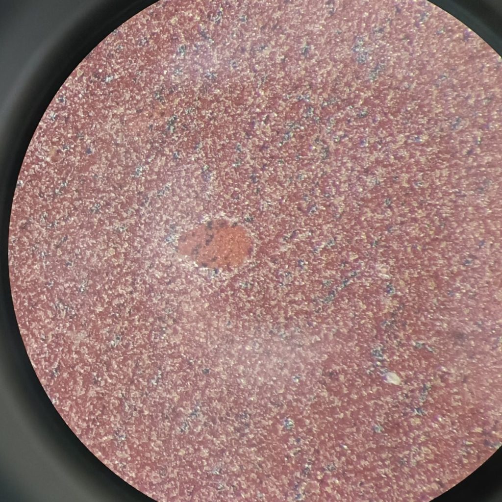 Patina del bronzo al microscopio.