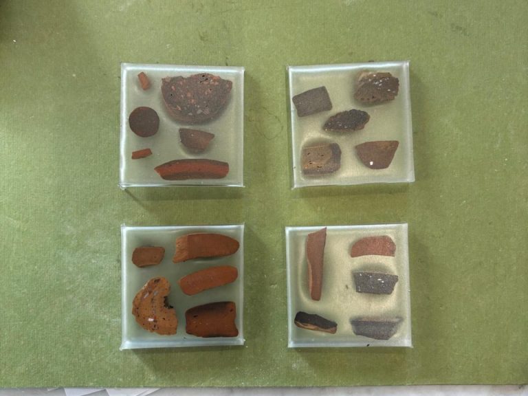 Campioni di ceramica durante la realizzazione delle sezioni sottili.